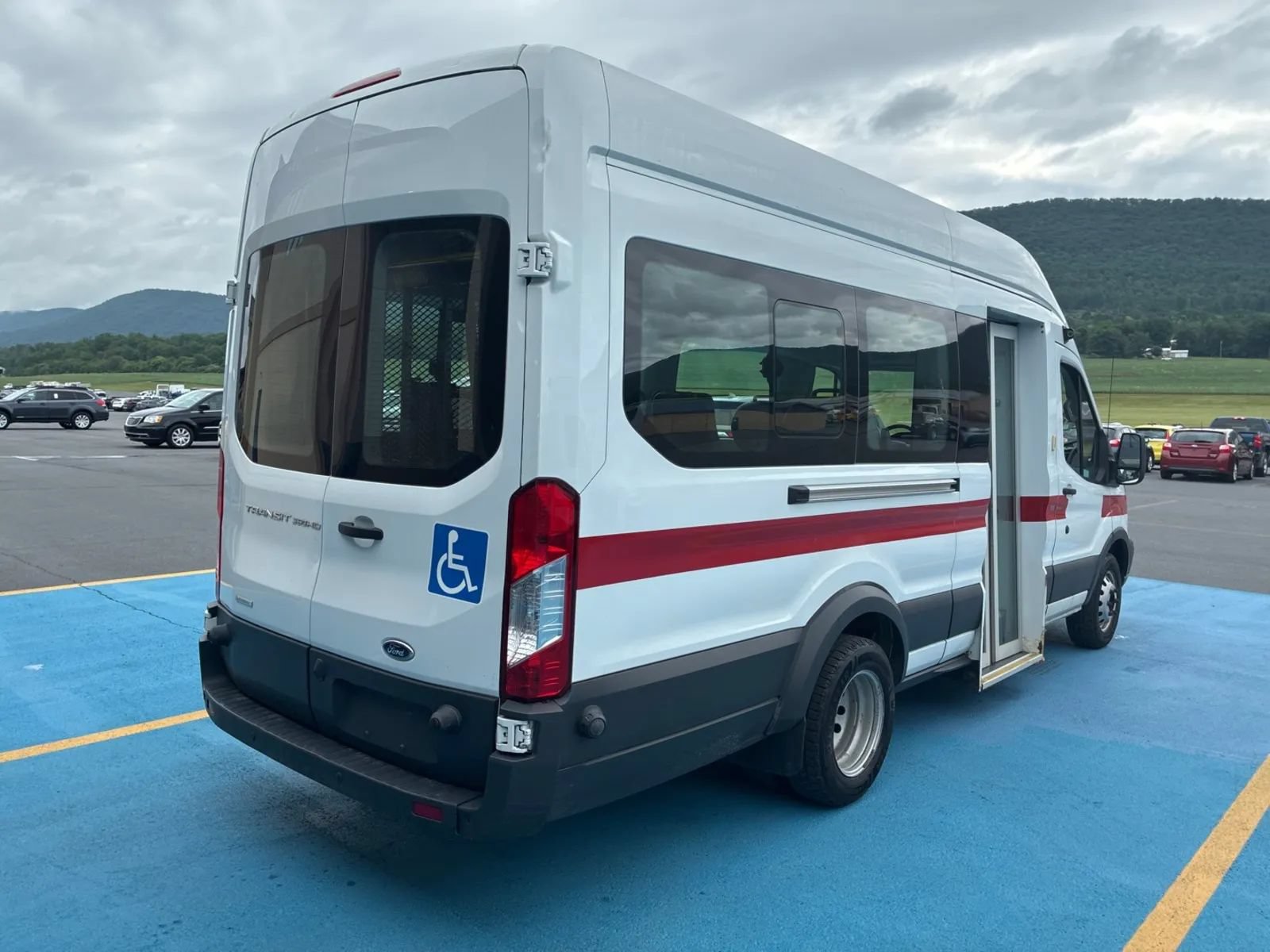 Used 2017 Ford Transit 350 XL RWD image 5