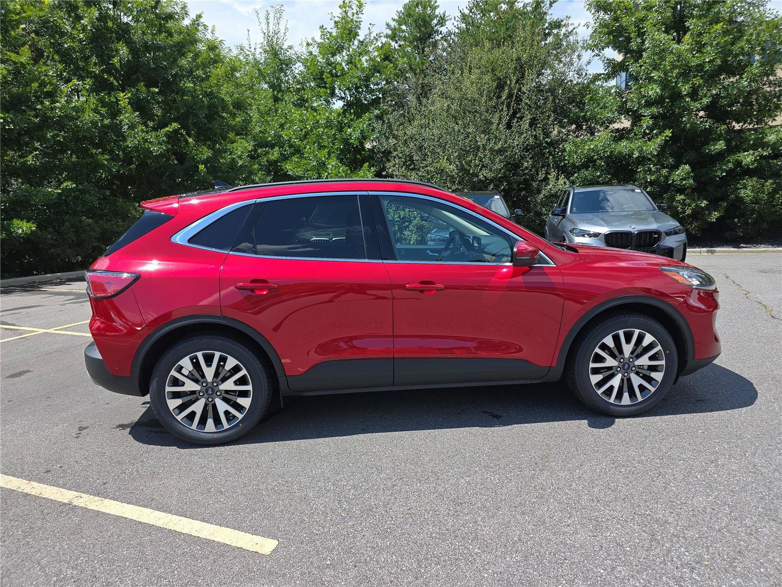 Used 2020 Ford Escape Titanium AWD/4WD image 2