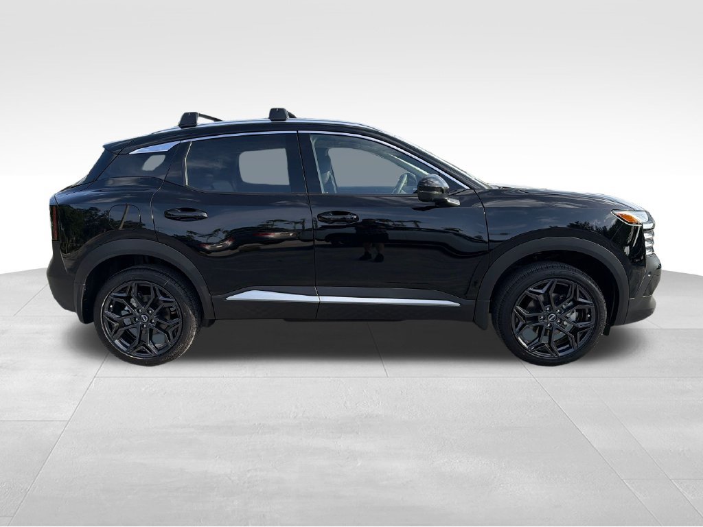 New 2026 Nissan Kicks SR w/ Cold Weather Package FWD image 9