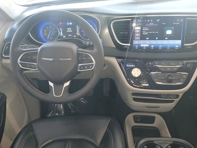 Certified 2024 Chrysler Pacifica Touring-L image 12
