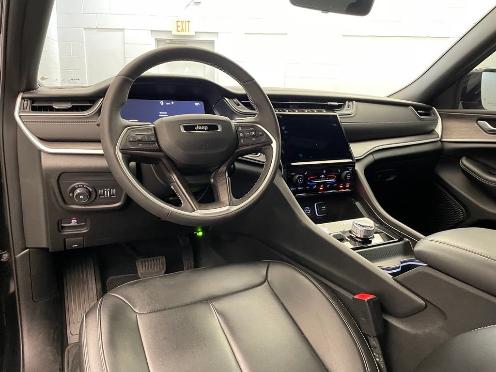 New 2025 Jeep Grand Cherokee Limited w/ MOPAR Finishing Package AWD/4WD image 9