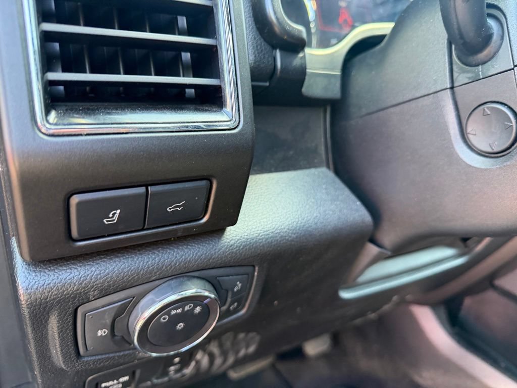 Used 2019 Ford Expedition Limited w/ Equipment Group 301A AWD/4WD image 11