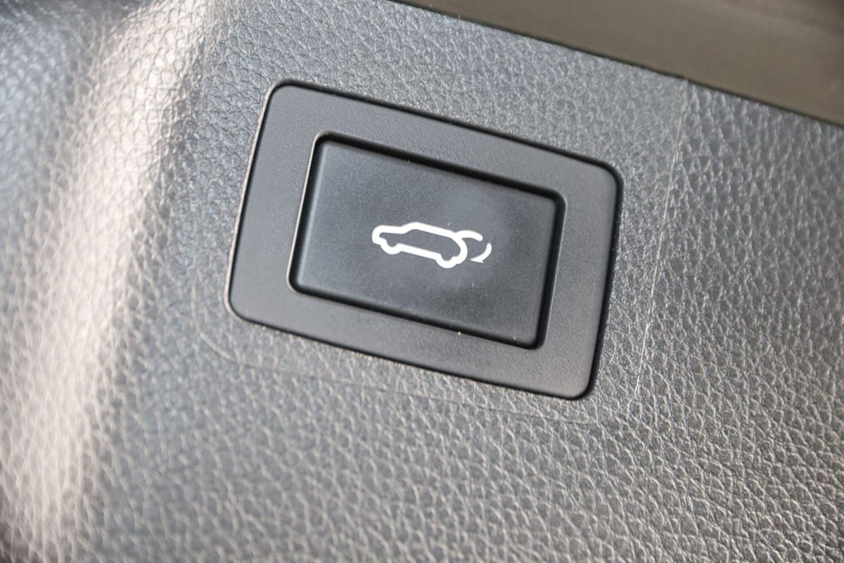 Used 2017 Hyundai Santa Fe FWD w/ SE Ultimate Tech Package 03 image 51