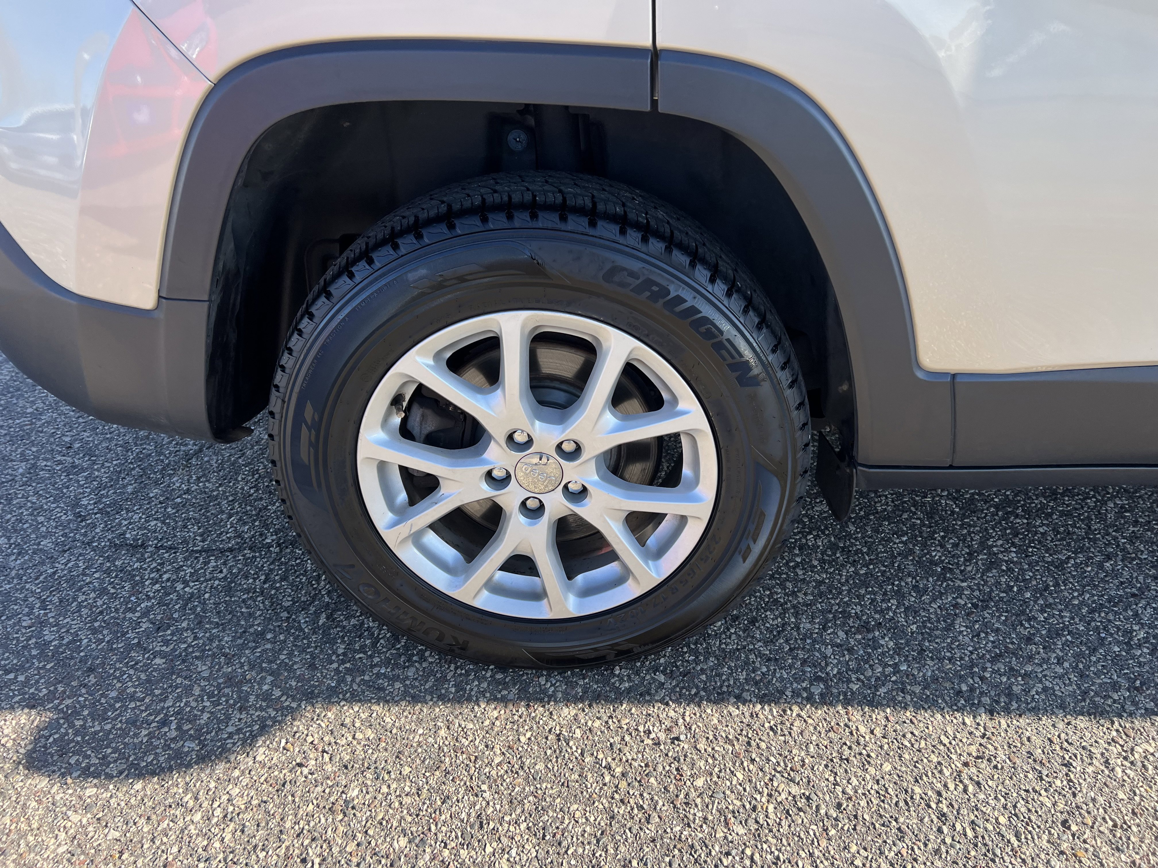 Used 2015 Jeep Cherokee Latitude w/ Comfort/Convenience Group image 9