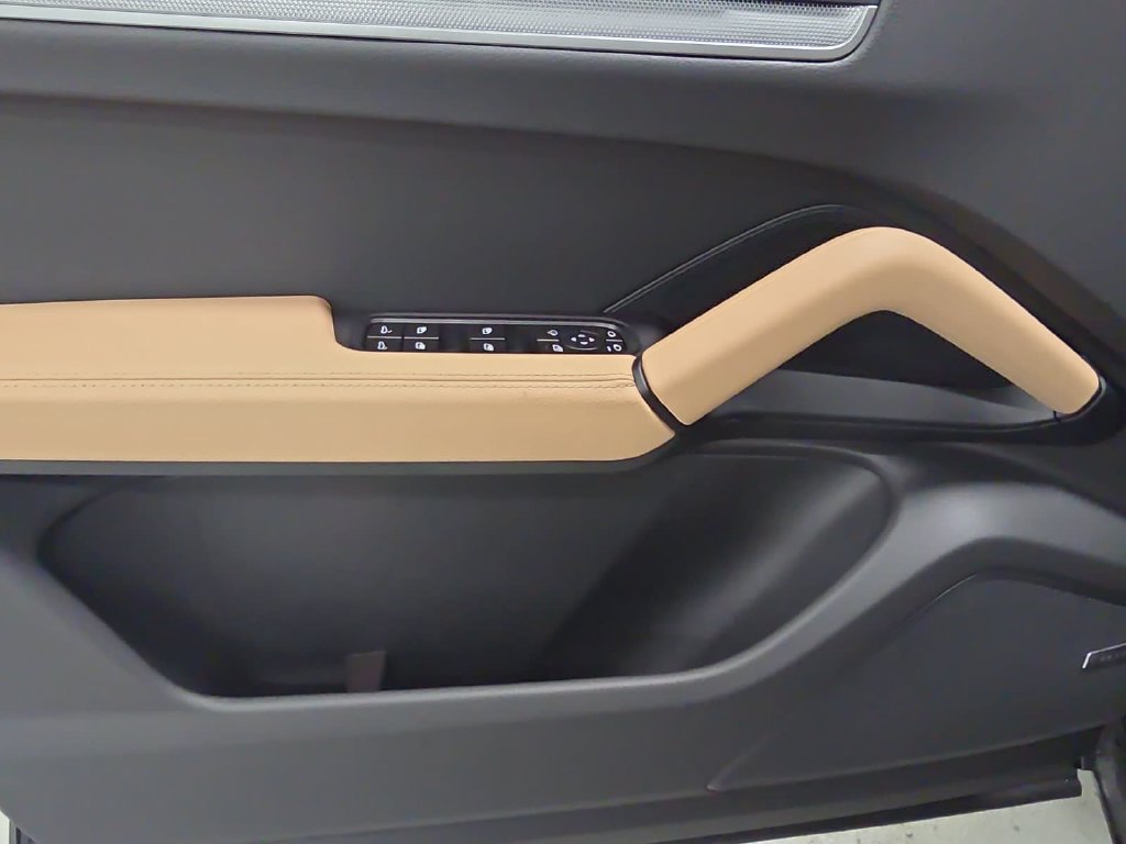 Used 2026 Porsche Cayenne S AWD/4WD image 22