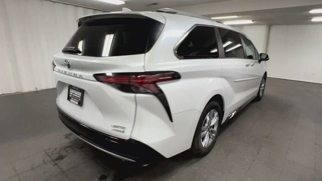 Used 2024 Toyota Sienna Limited AWD/4WD image 8