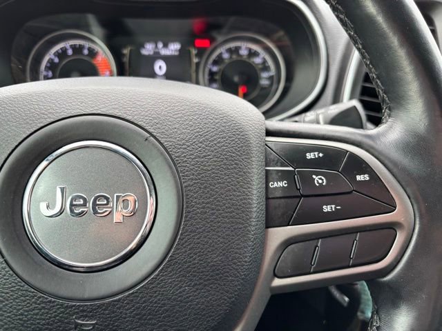 Used 2019 Jeep Cherokee Latitude w/ Cold Weather Group AWD/4WD image 28