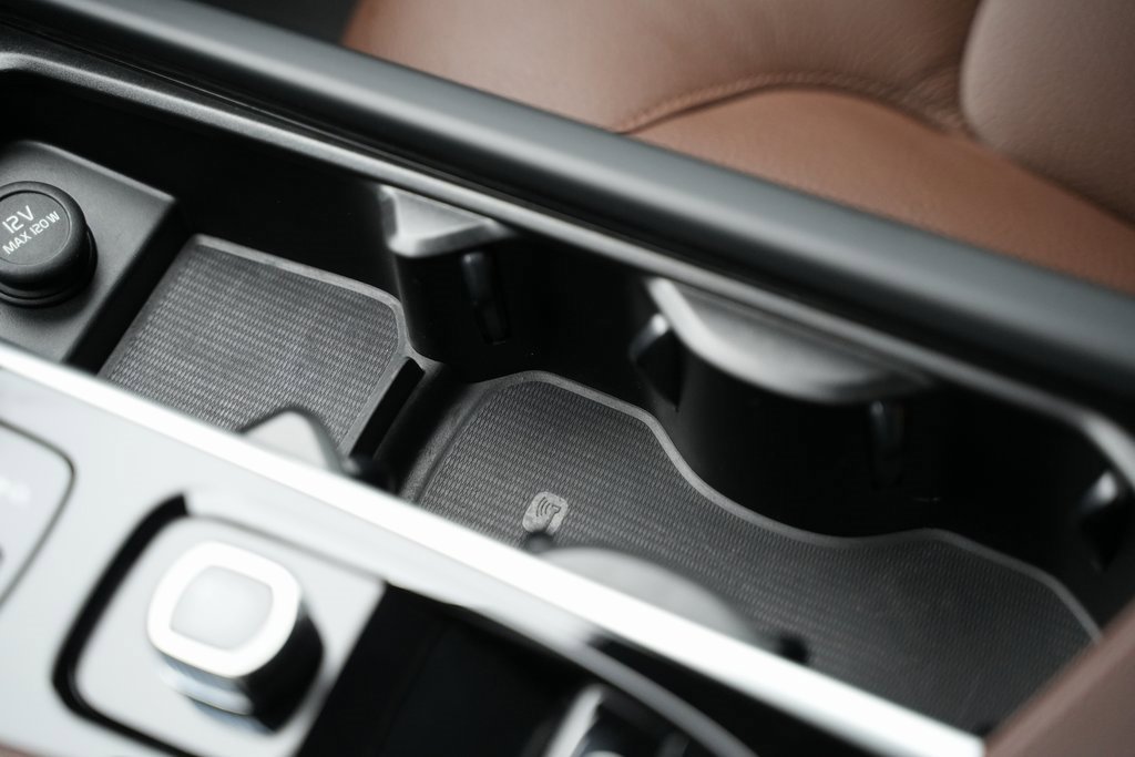 Used 2024 Volvo XC90 B6 Plus w/ Protection Package image 37