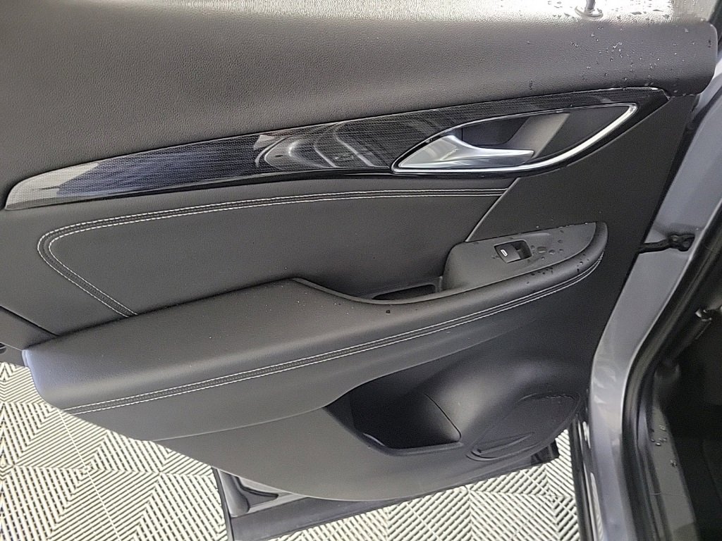 Used 2021 Buick Envision Preferred image 12