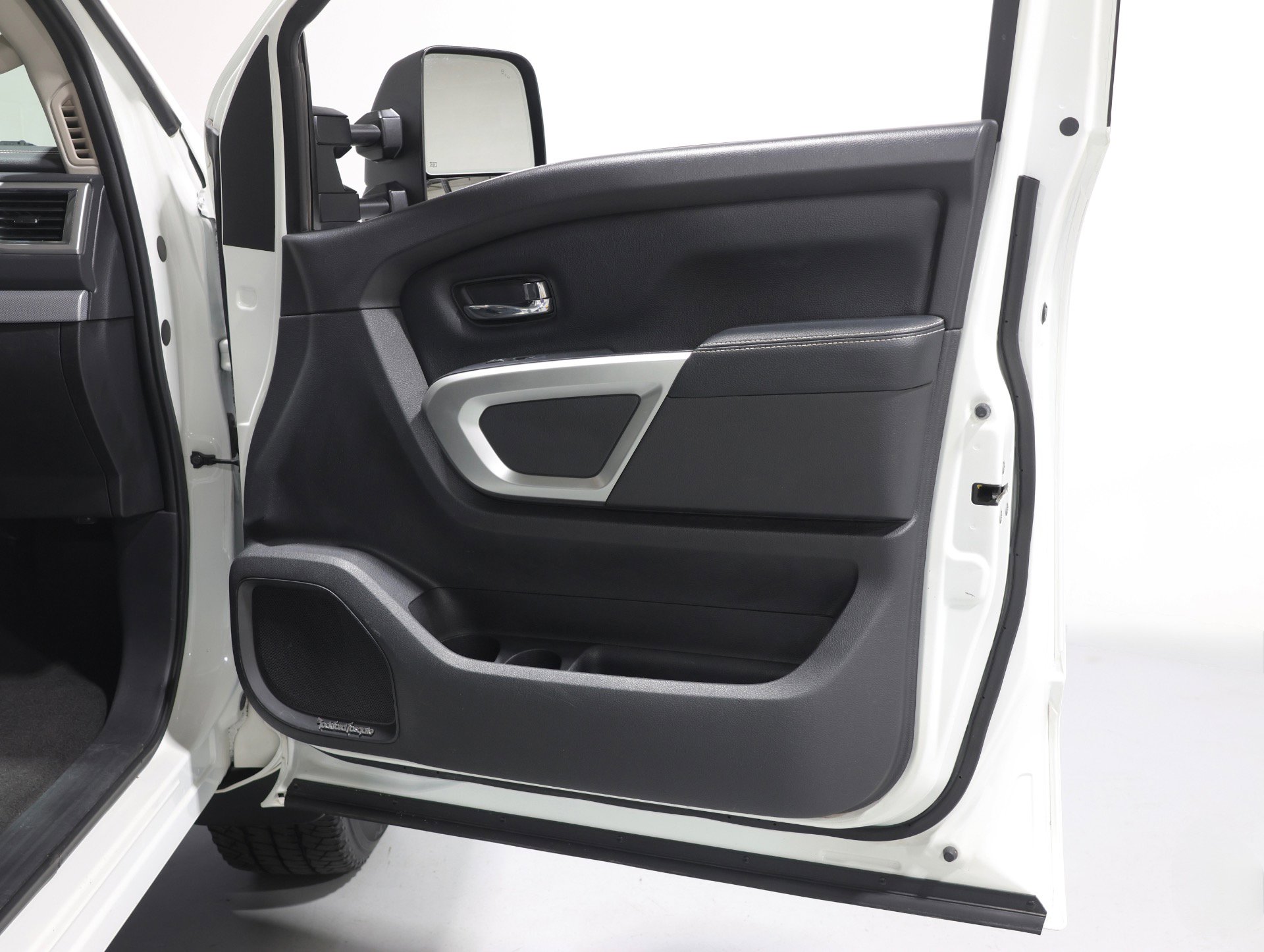 Used 2017 Nissan Titan PRO-4X w/ Pro-4x Convenience Package image 47
