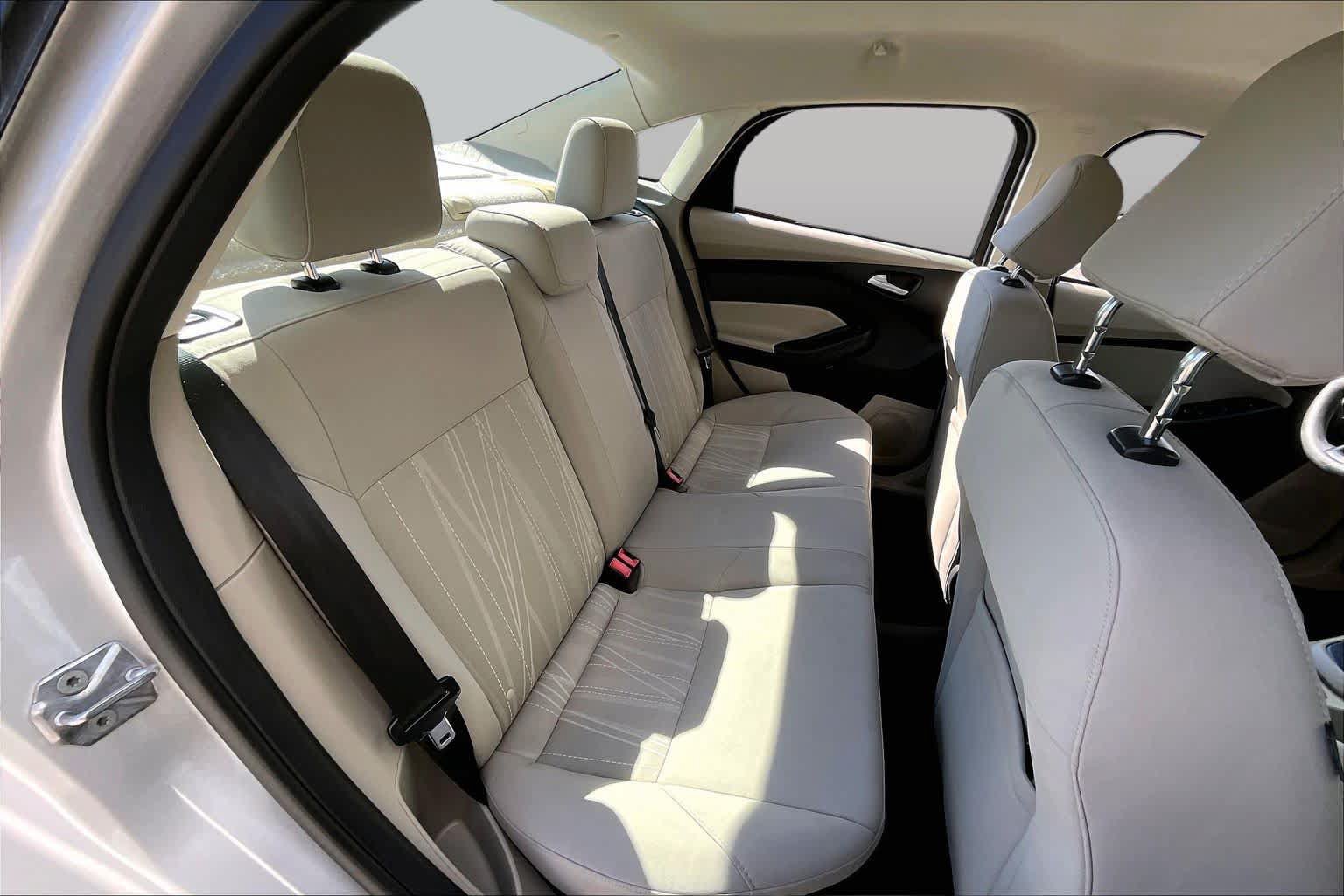 Used 2015 Ford Focus SE FWD image 19