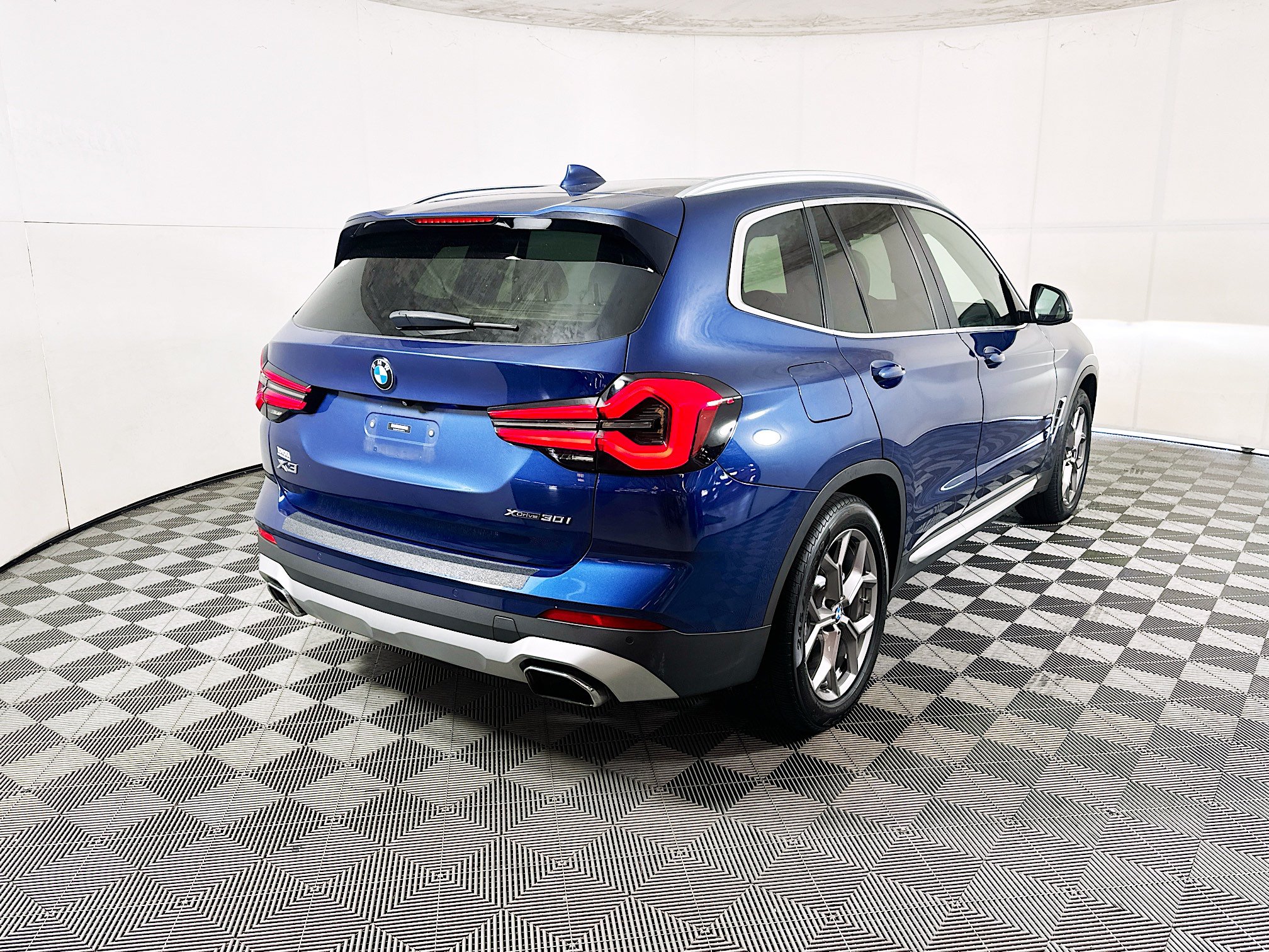 Used 2022 BMW X3 xDrive30i w/ Premium Package 2 AWD/4WD image 3