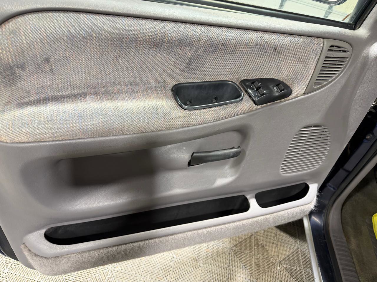 Used 1994 Dodge Ram 1500 Truck 4x4 Regular Cab image 21