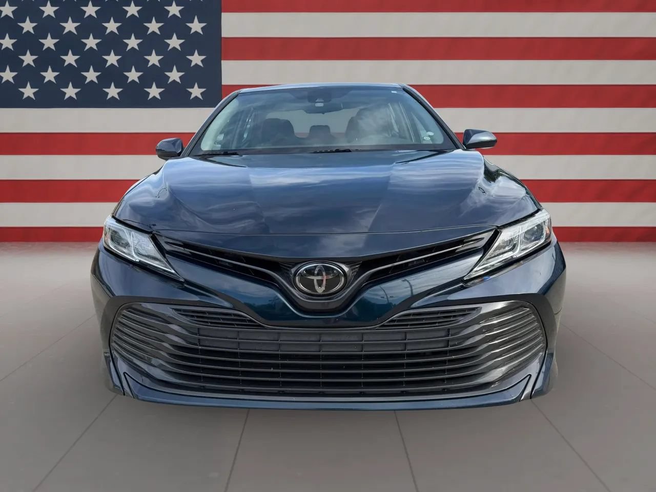 Used 2019 Toyota Camry LE FWD image 2
