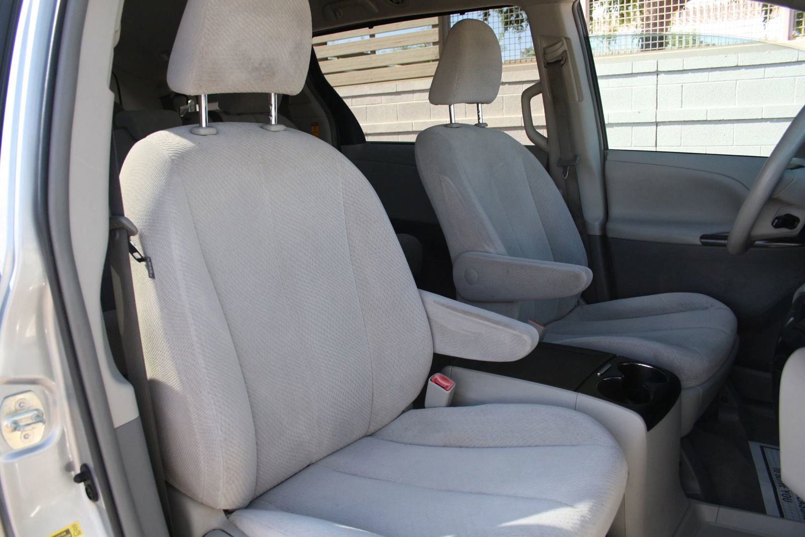 Used 2014 Toyota Sienna LE FWD image 8