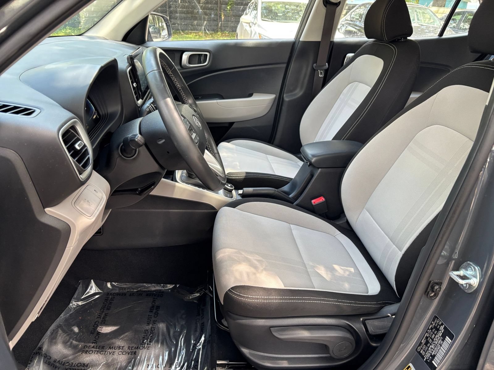 Used 2025 Hyundai Venue SEL FWD image 25