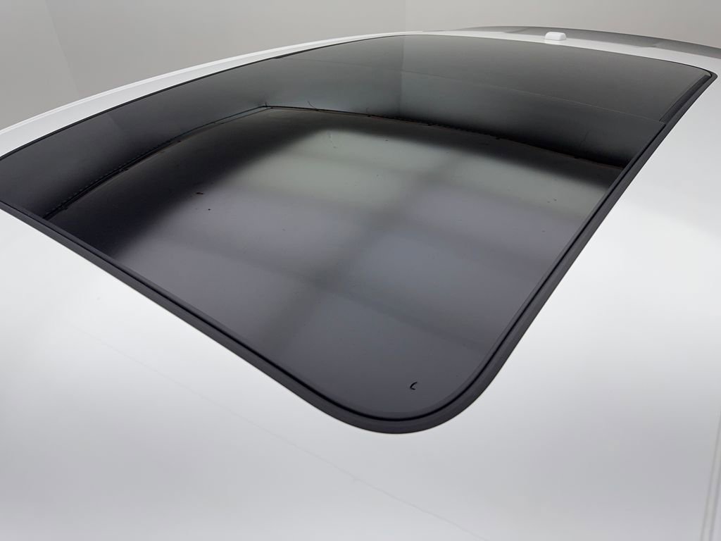 Used 2025 Porsche Macan Turbo image 24