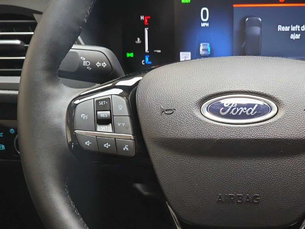 New 2026 Ford Escape SE w/ Class II Trailer Tow Package FWD image 19