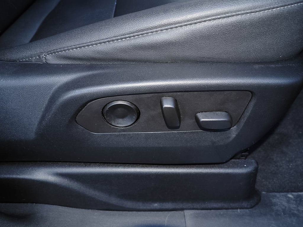 Used 2022 Chevrolet Suburban LT w/ Luxury Package AWD/4WD image 19