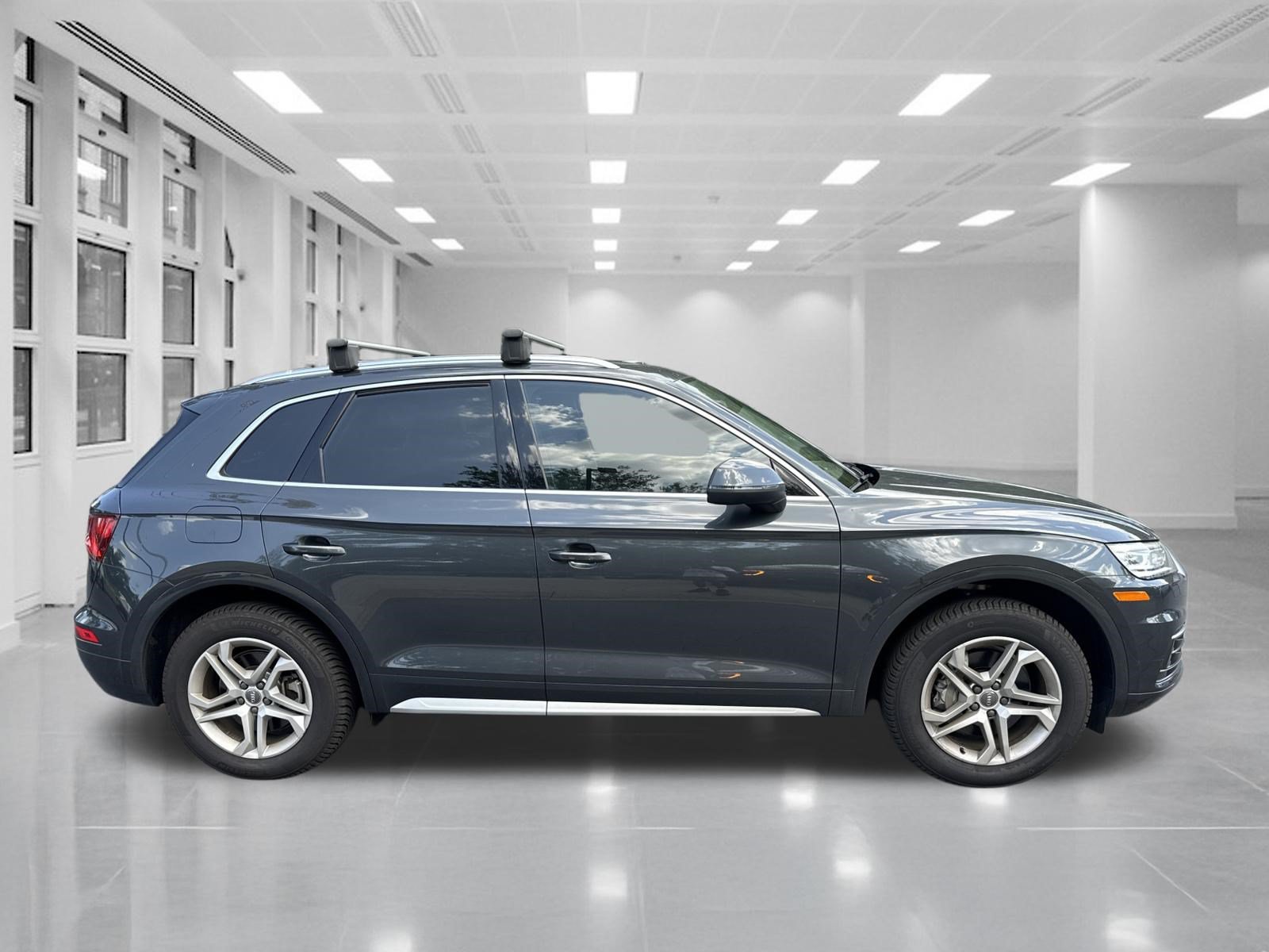 Used 2019 Audi Q5 2.0T Premium w/ Convenience Package AWD/4WD image 4