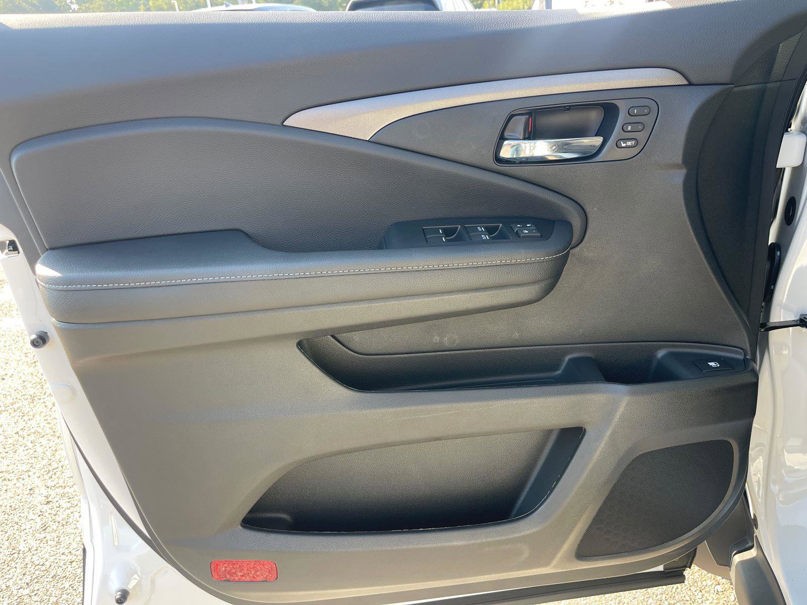 New 2025 Honda Ridgeline RTL image 13