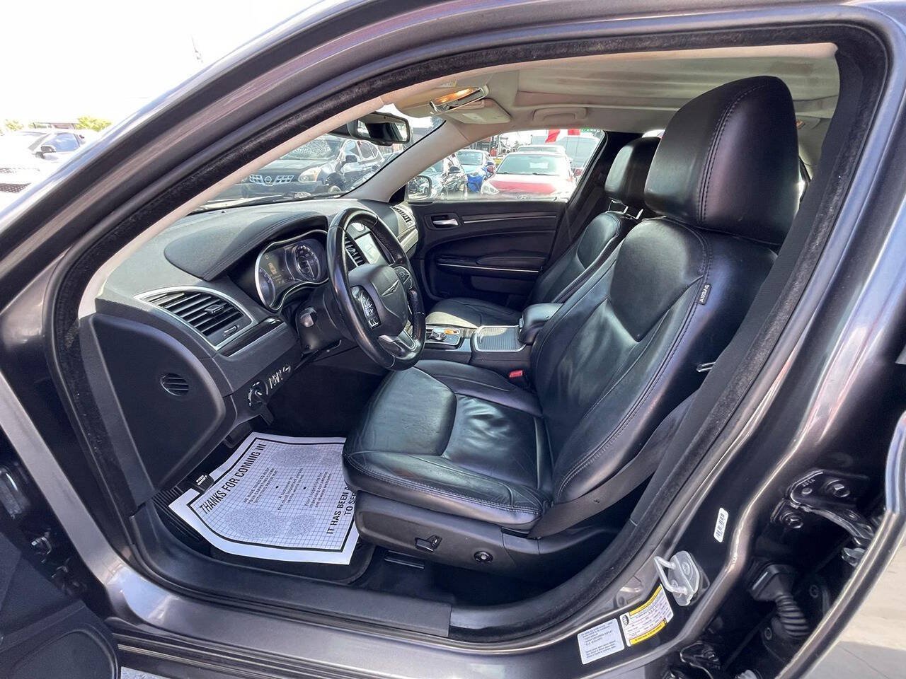 Used 2016 Chrysler 300 Limited RWD image 2