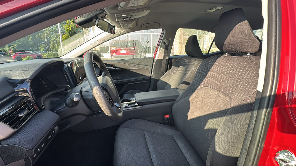 Used 2025 Toyota Camry LE FWD image 10