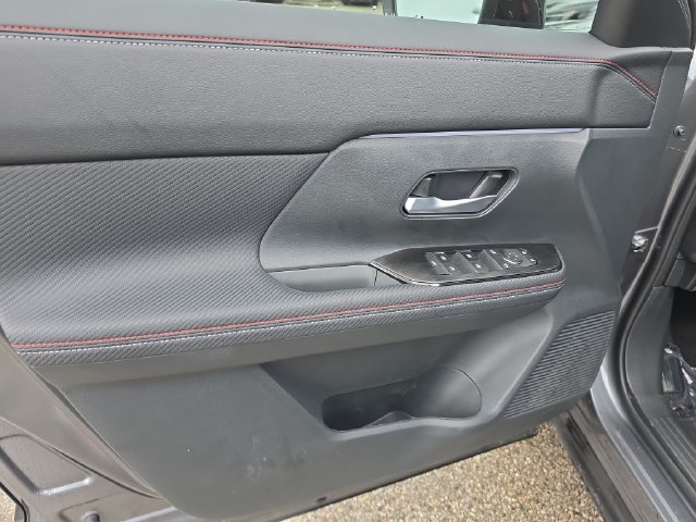 New 2026 Nissan Kicks SR w/ Cold Weather Package FWD image 17