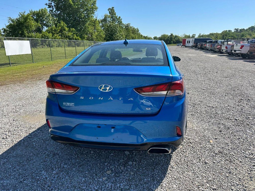 Used 2018 Hyundai Sonata SE w/ Cargo Package FWD image 2