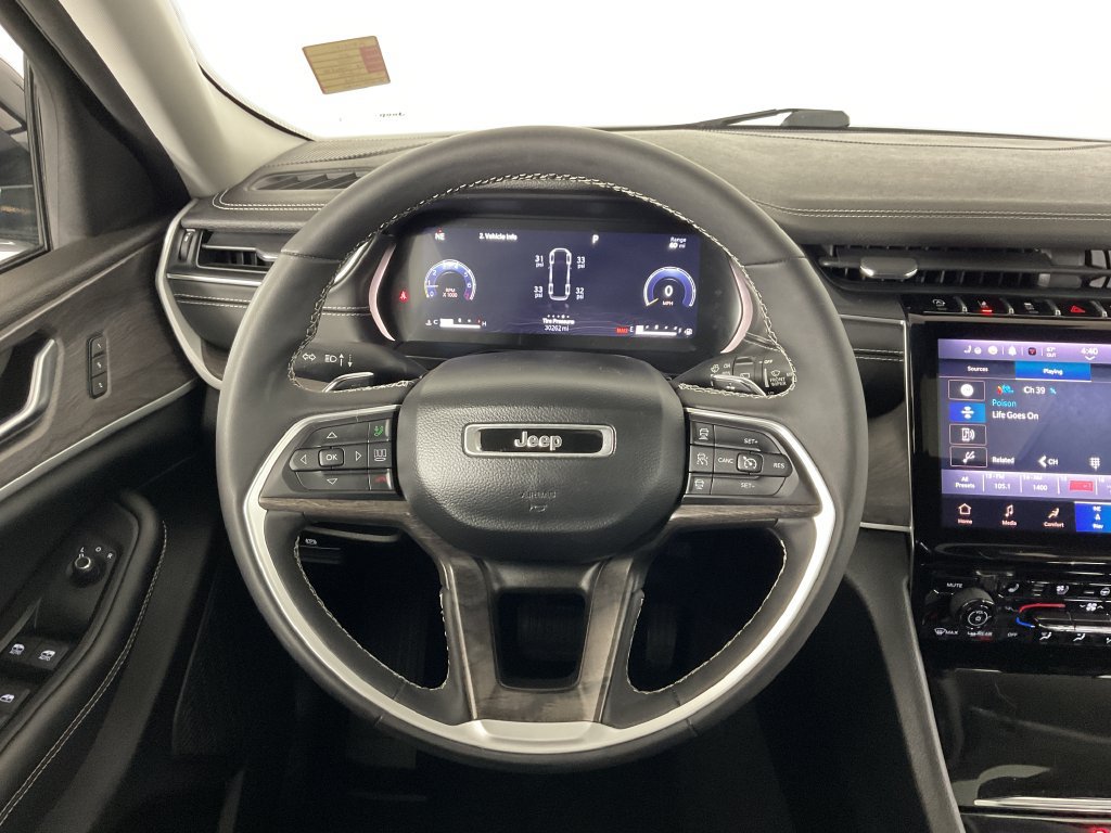Used 2023 Jeep Grand Cherokee L Limited w/ Luxury Tech Group II AWD/4WD image 13