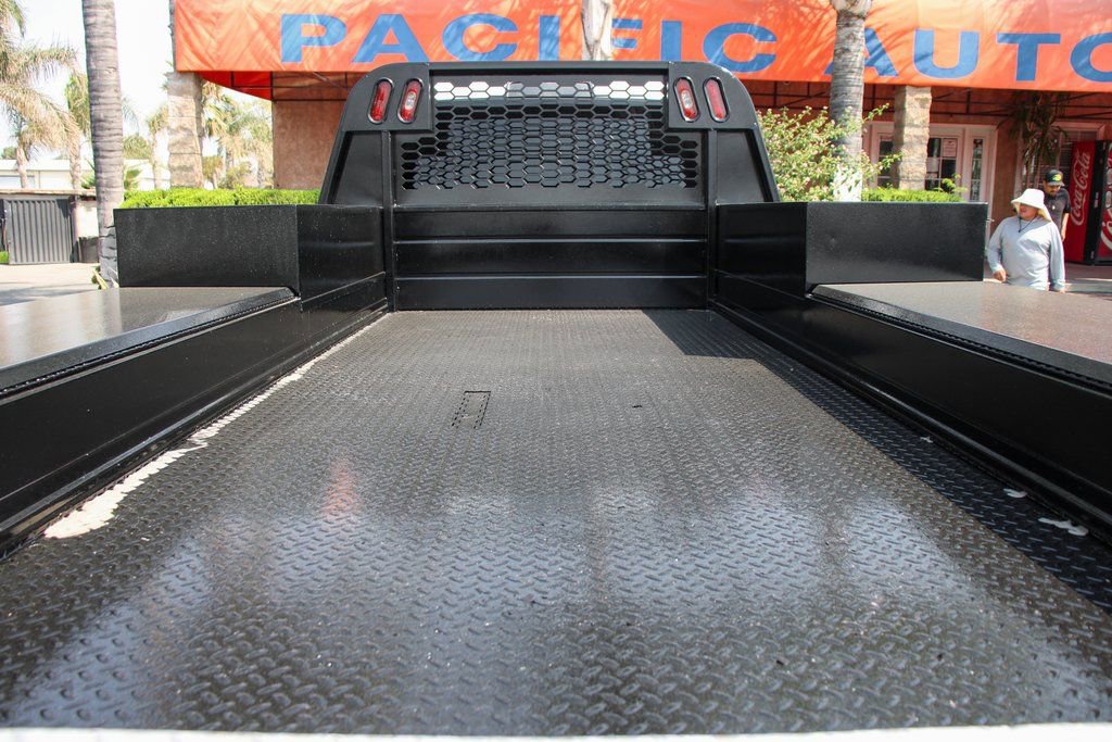 Used 2021 RAM 5500 Tradesman w/ Chrome Appearance Group AWD/4WD image 9
