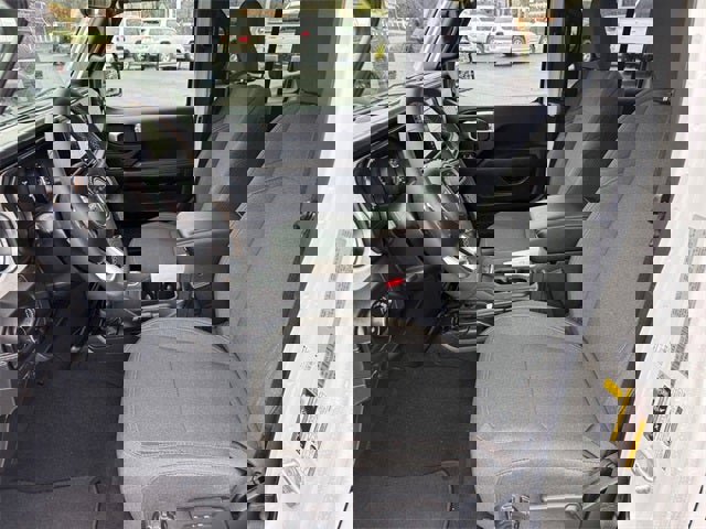 Used 2024 Jeep Wrangler Sahara image 9