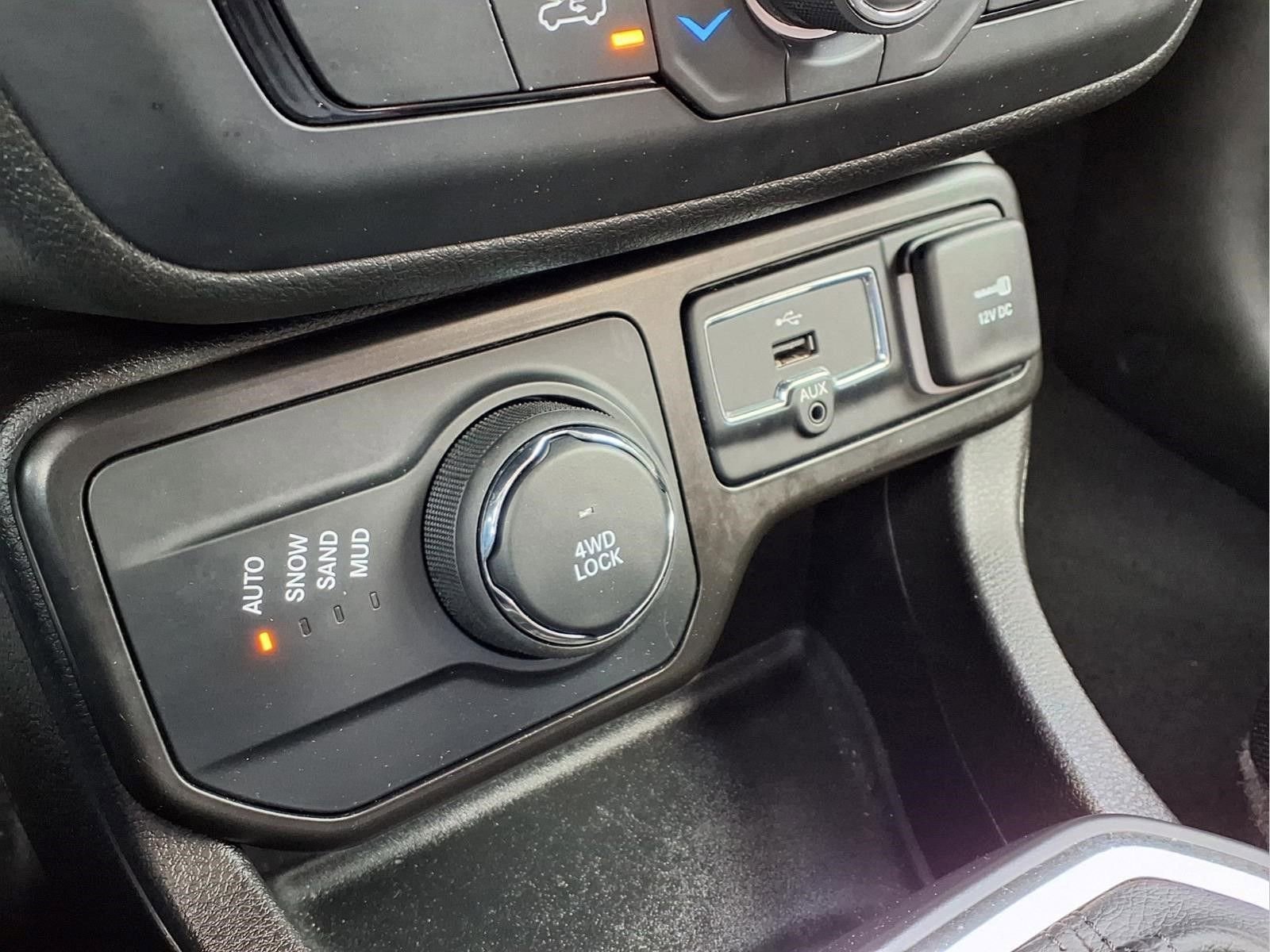 Used 2023 Jeep Renegade Latitude AWD/4WD image 20