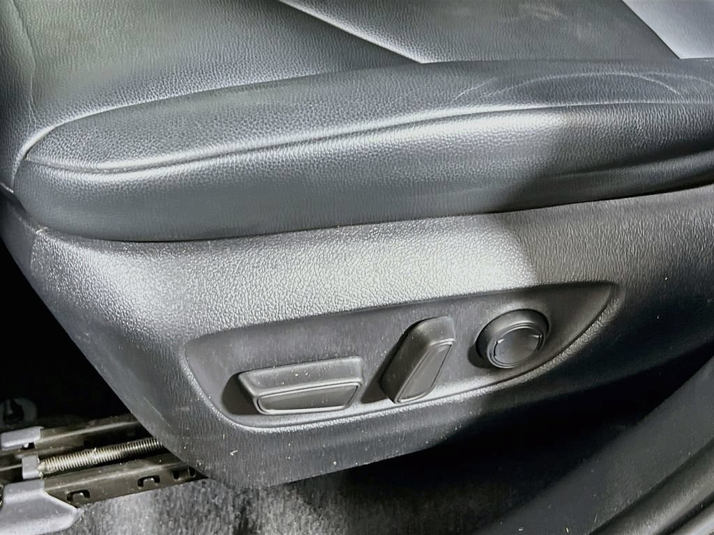 Used 2023 Toyota Highlander XLE AWD/4WD image 17