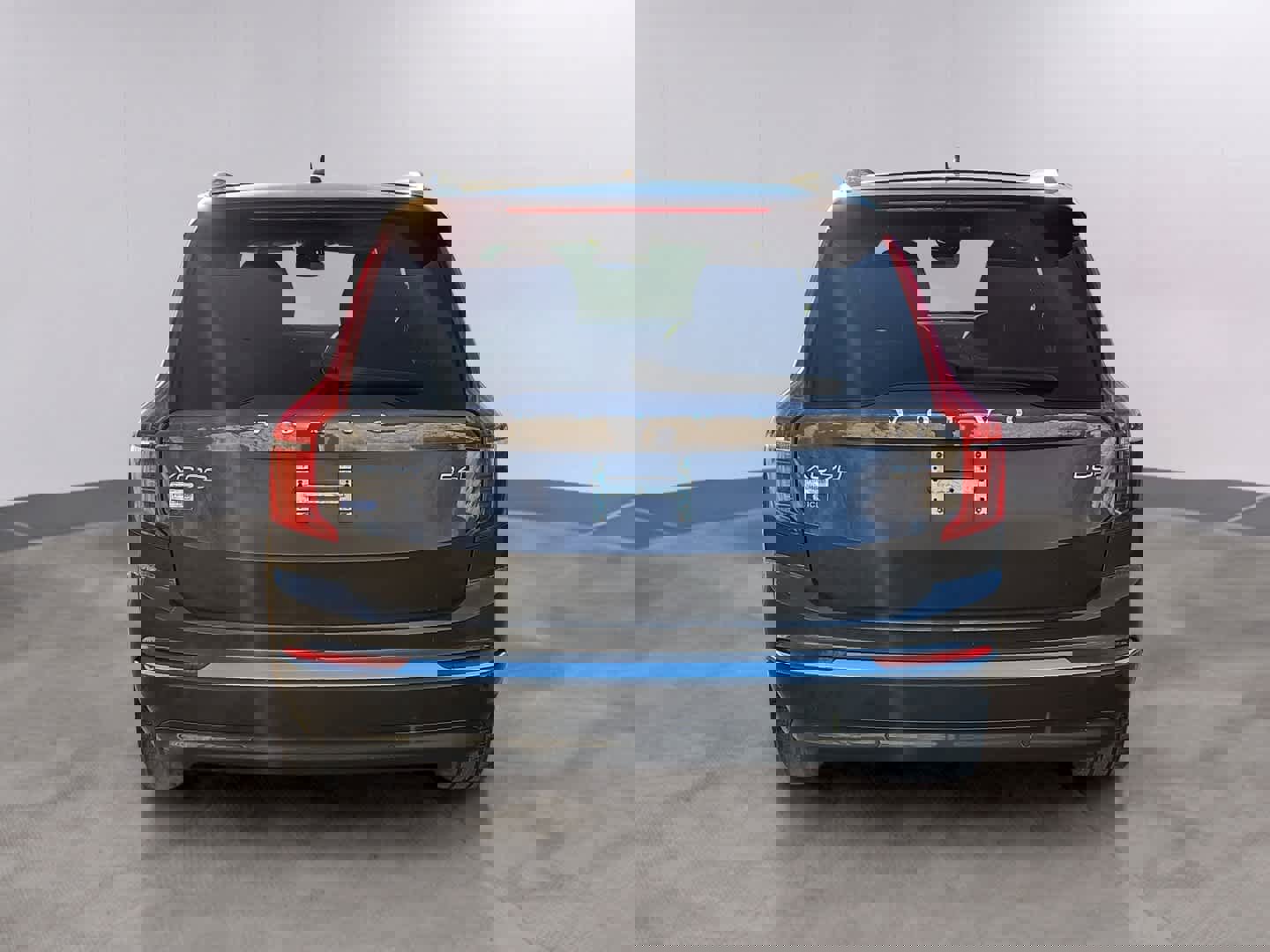 Used 2023 Volvo XC90 B6 Plus w/ Protection Package image 5