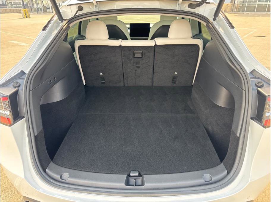 Used 2021 Tesla Model Y Long Range image 12