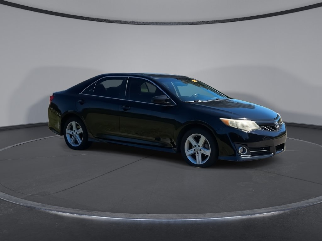 Used 2014 Toyota Camry SE FWD image 2