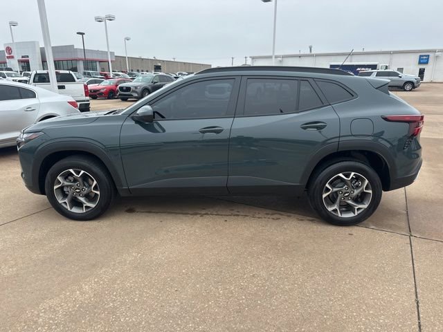 Used 2025 Chevrolet Trax LT image 2