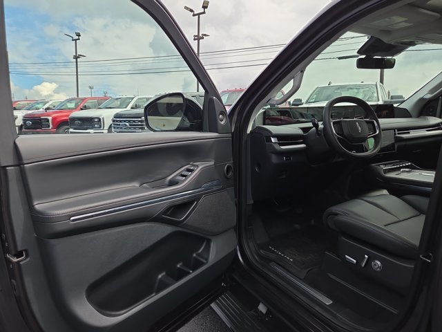 Used 2026 Lincoln Navigator L Reserve AWD/4WD image 7