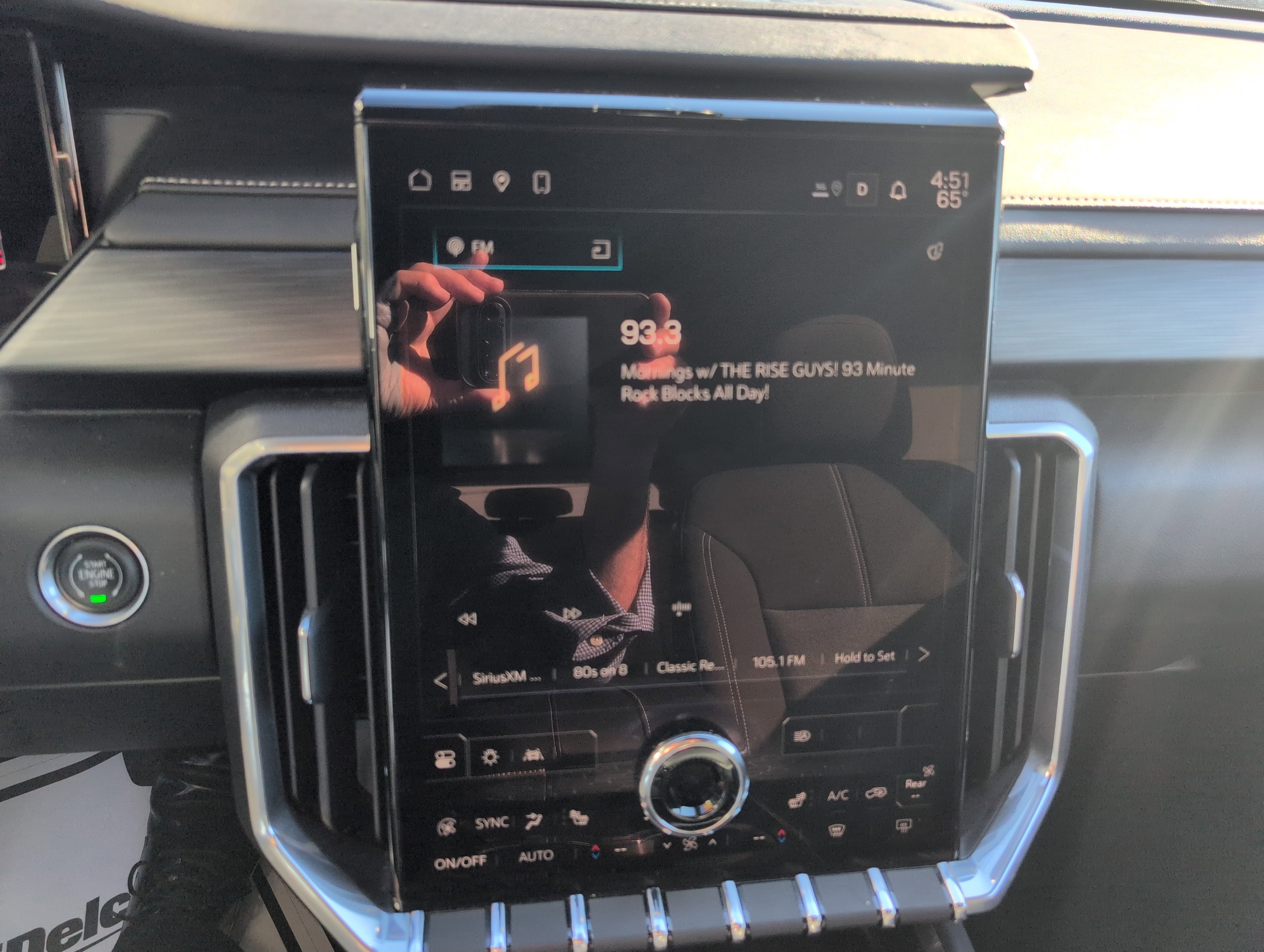 Used 2025 GMC Acadia Elevation image 24