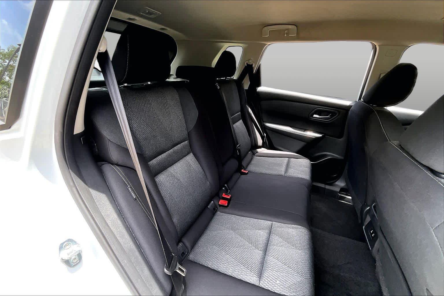 Certified 2024 Nissan Rogue SV FWD image 20
