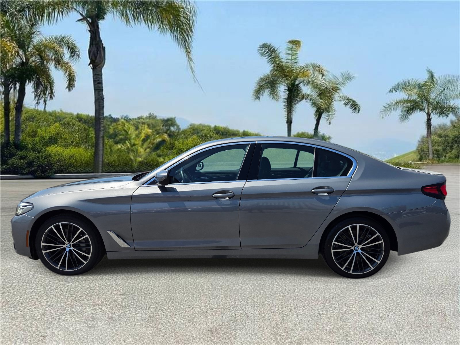 Used 2023 BMW 530i w/ Convenience Package RWD image 2
