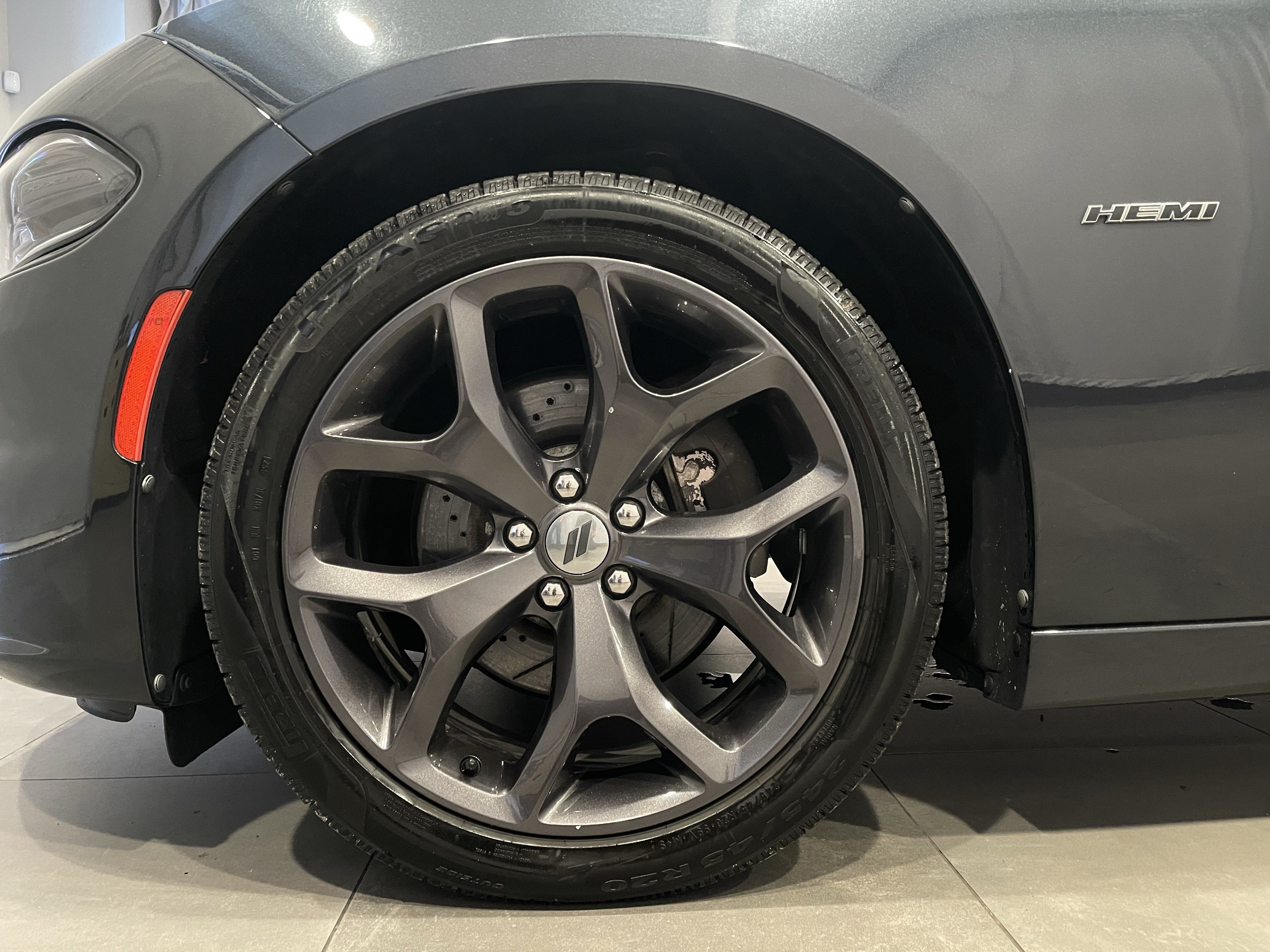 Used 2017 Dodge Charger R/T w/ Premium Group RWD image 7