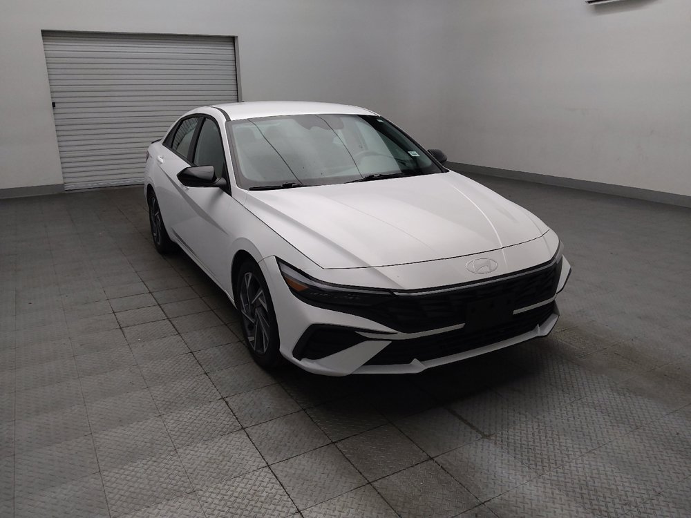Used 2025 Hyundai Elantra SEL FWD image 13
