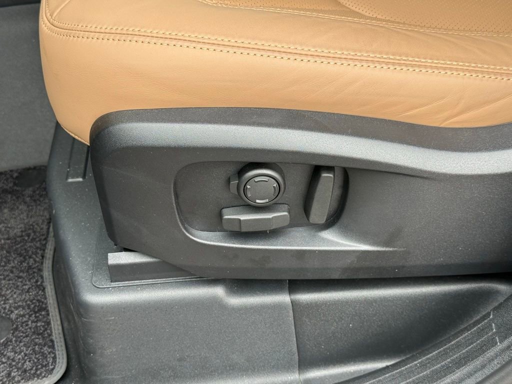 New 2026 Land Rover Defender 110 X-Dynamic SE image 12