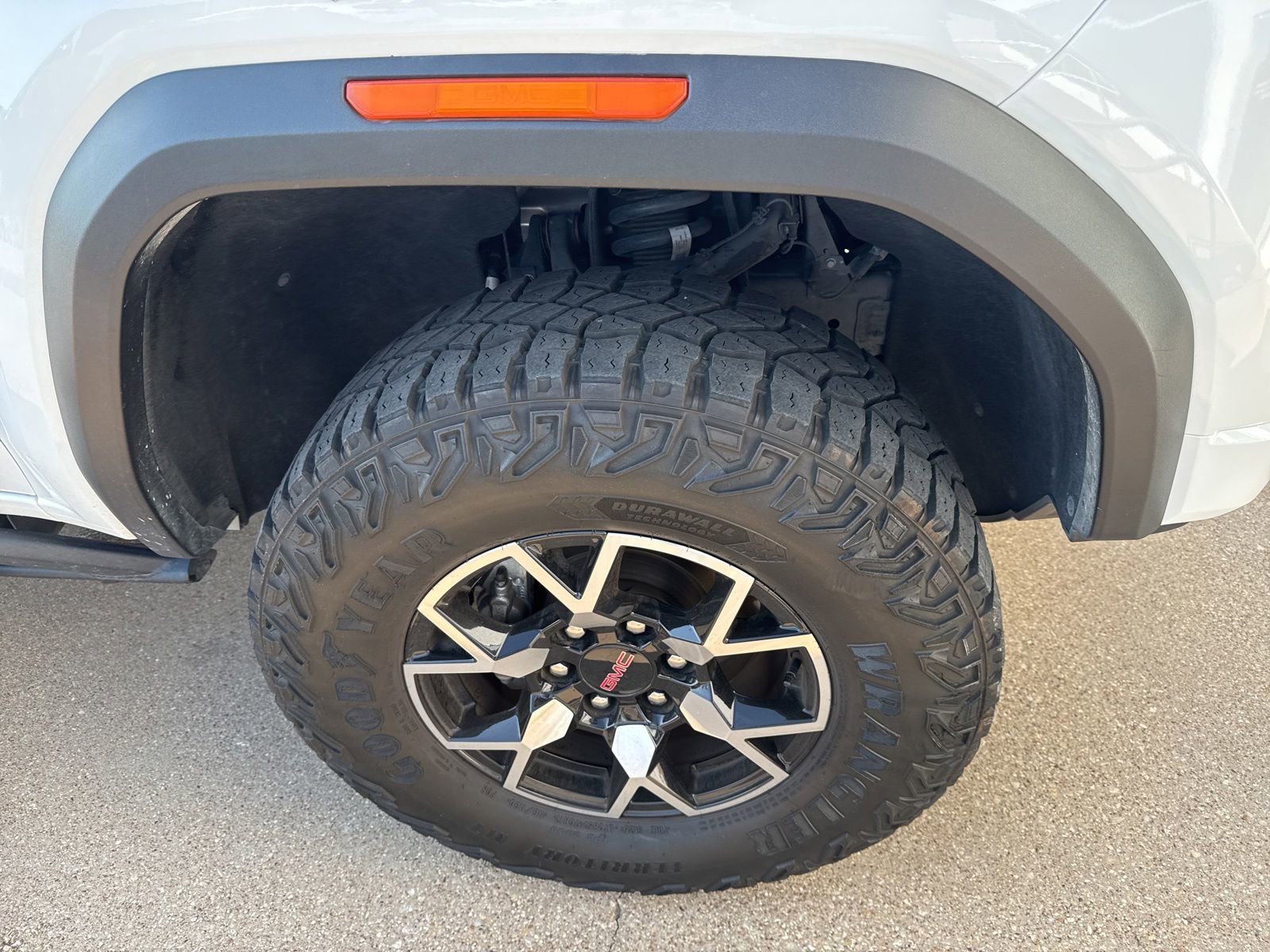 Used 2024 GMC Canyon AT4X AWD/4WD image 4