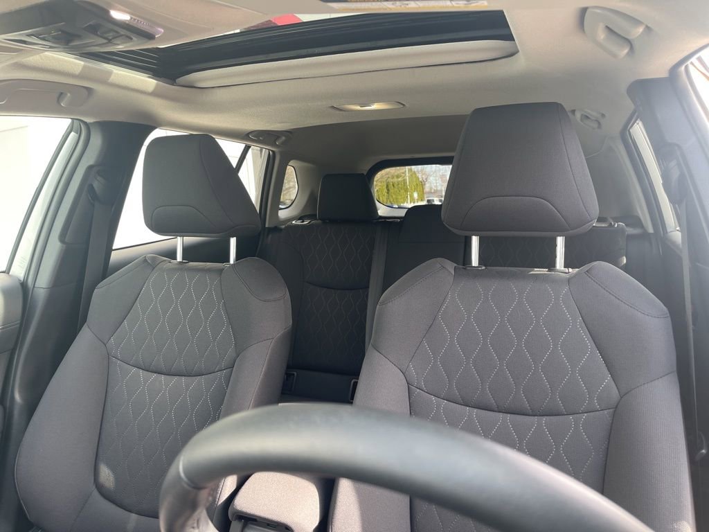 Used 2025 Toyota Corolla Cross LE w/ Moonroof Package AWD/4WD image 17