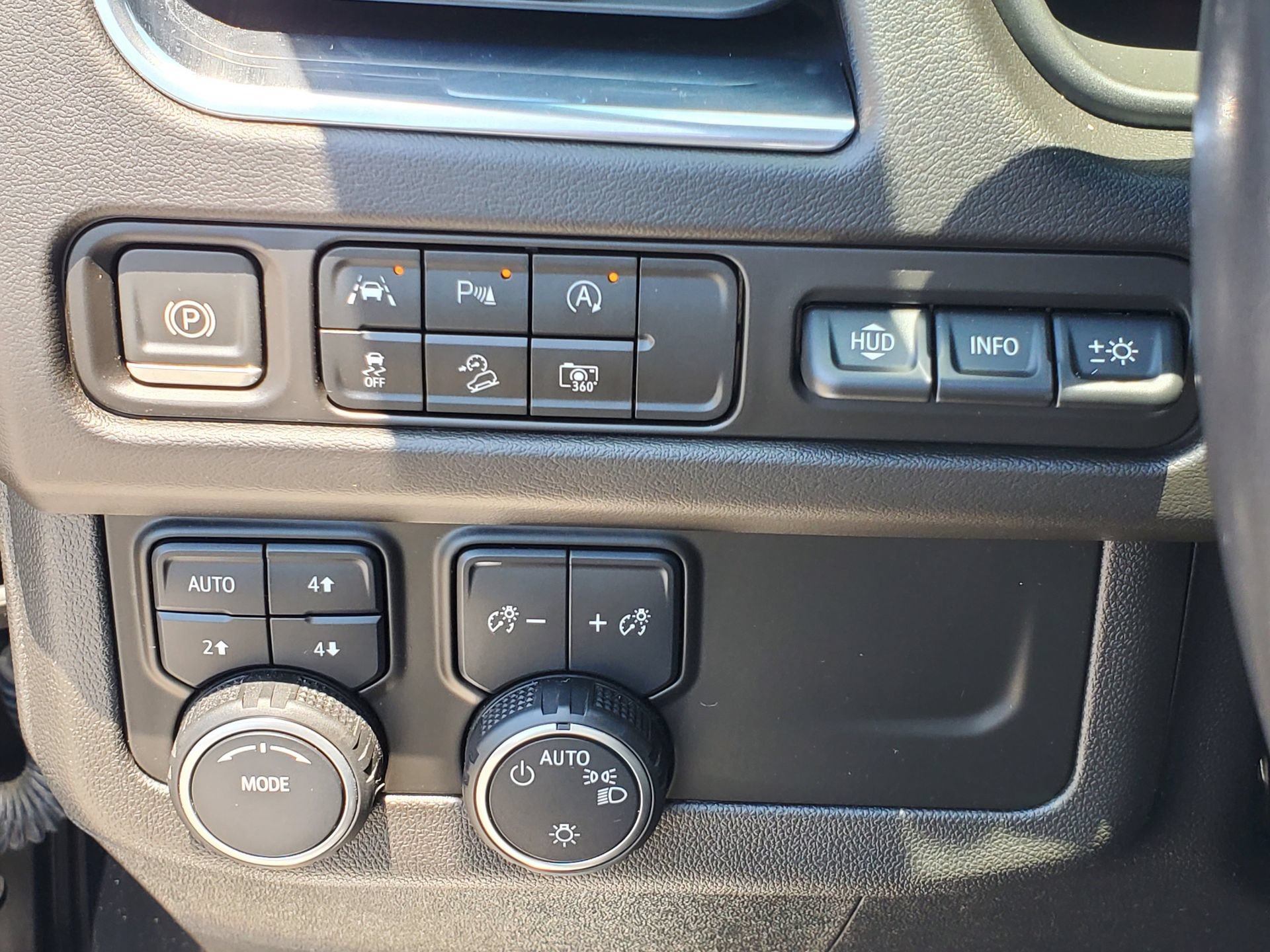 Used 2023 Chevrolet Tahoe Premier AWD/4WD image 23