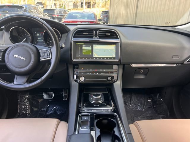 Used 2019 Jaguar F-PACE Premium image 18