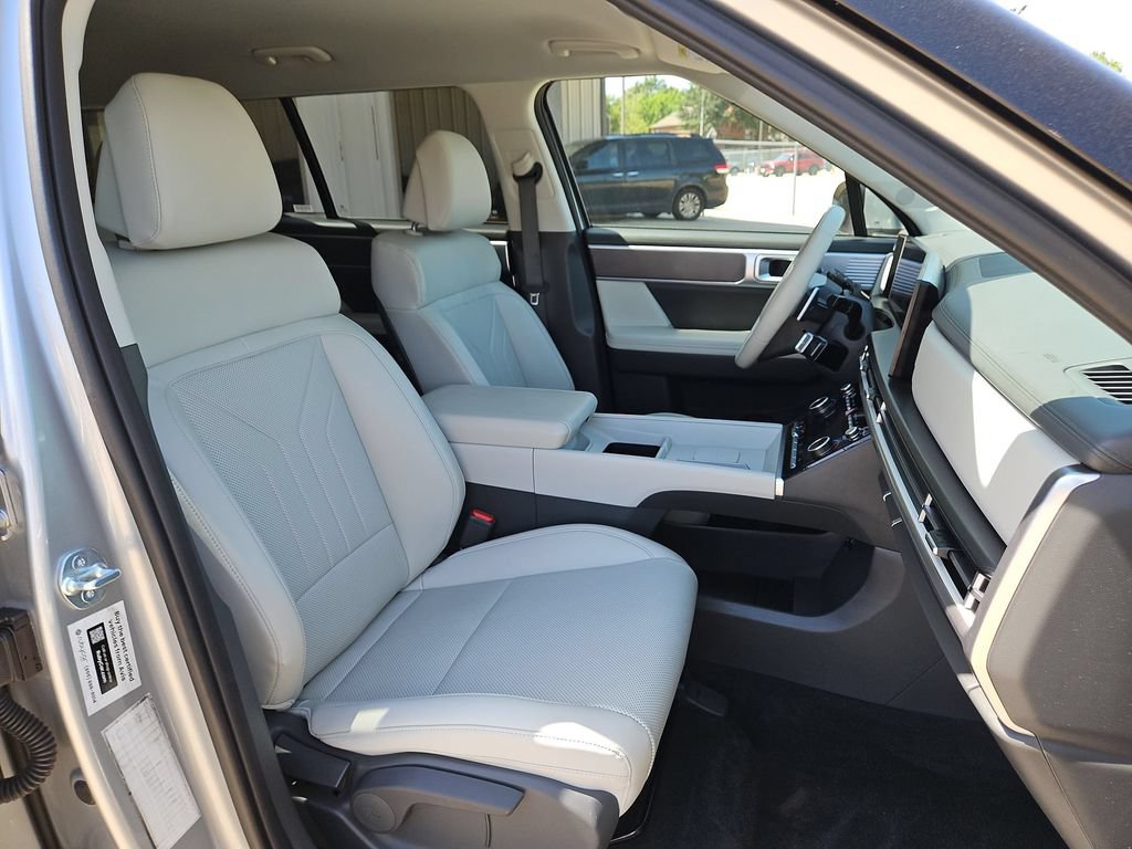 Used 2025 Hyundai Santa Fe SEL FWD image 32